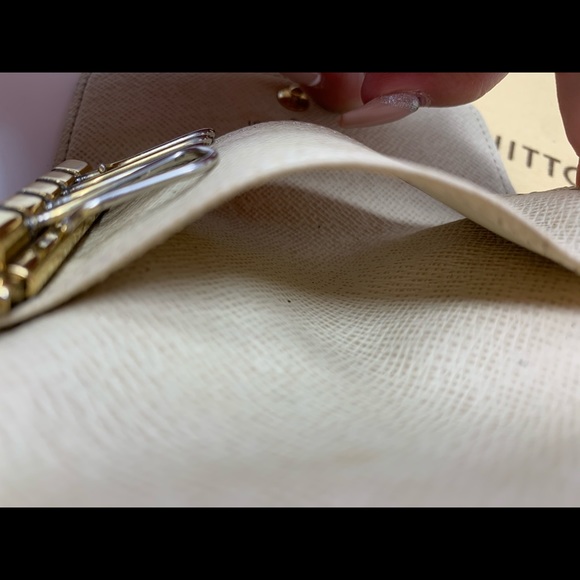 Louis Vuitton Damier Azur 4 Key Holder - Picture 8 of 11